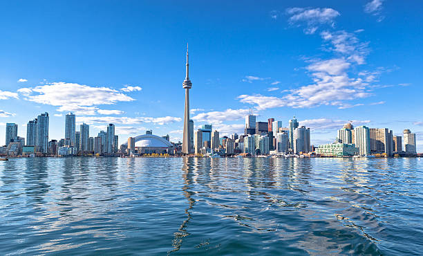 skyline von toronto - ontario kanada stock-fotos und bilder