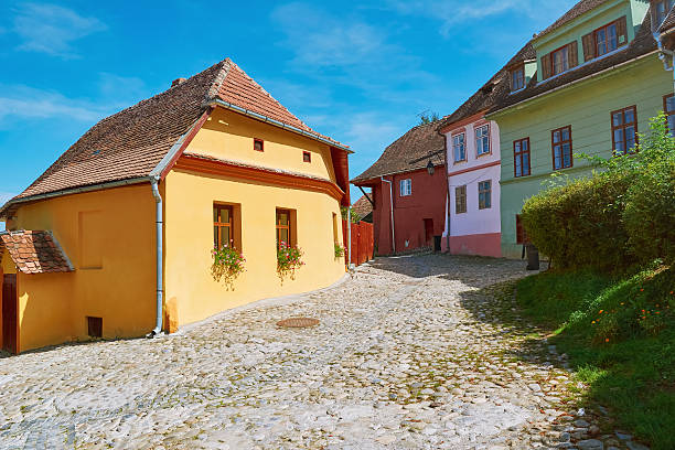 via a sighisoara - segesvar foto e immagini stock