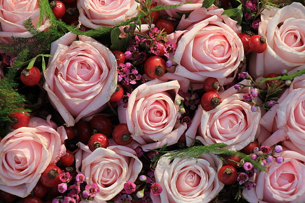 istock Pink roses wedding bouquet 636592482