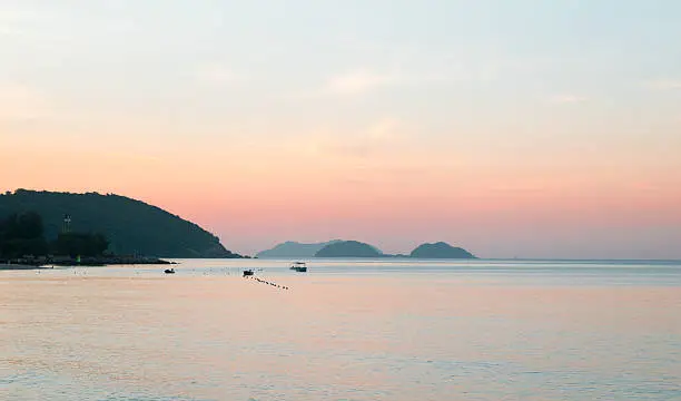 Photo of beach sea water is clear and the evening sky.