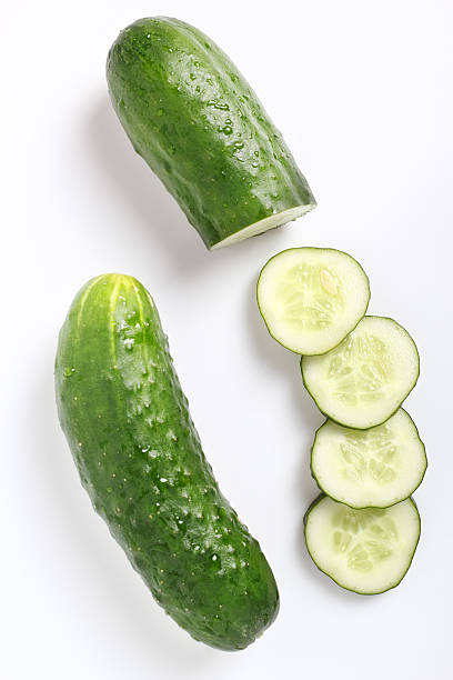 pepino en dados. aislado sobre un fondo blanco. directamente arriba. - cucumber fotografías e imágenes de stock