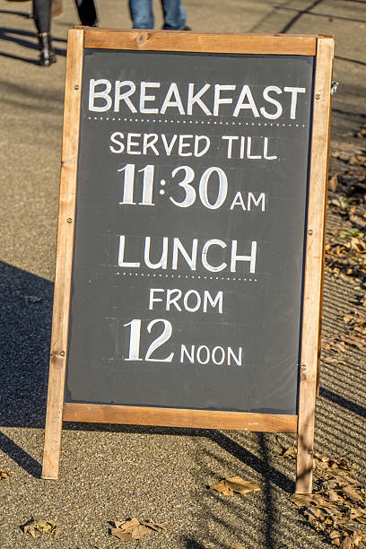 istock English pub food sign 636603696