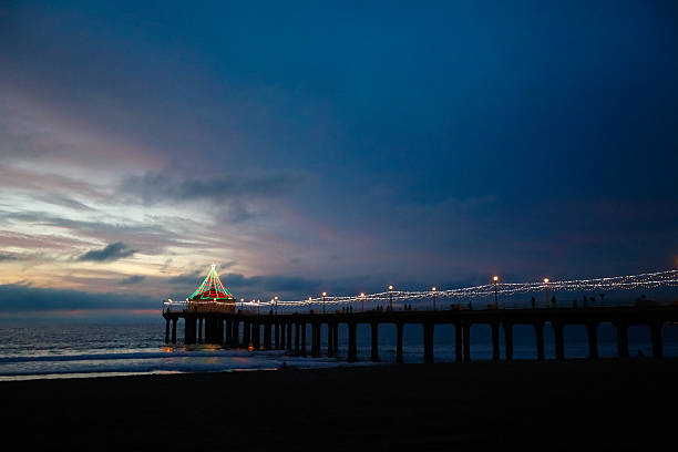 istock Manhattan Beach Pier at Sunset with Christmas lights 636604938