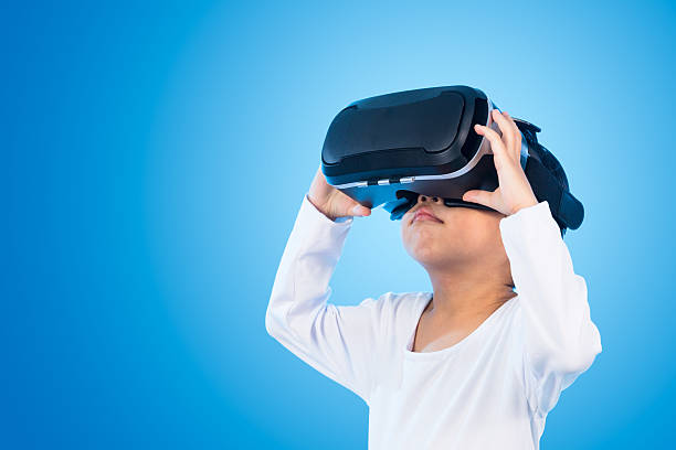 istock Asian Chinese little girl experiencing virtual reality eyeglasss 636619588