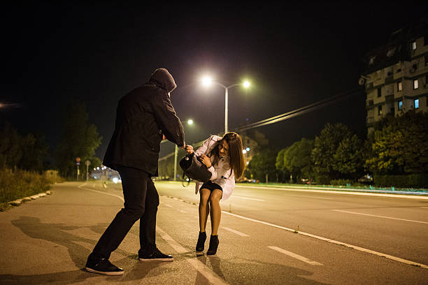 istock Criminal stealing on the street 636620578