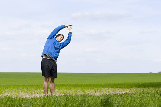 stand andt stretch_horizontal - sandweg fotografías e imágenes de stock