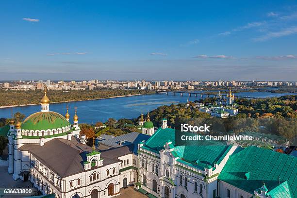 Photo libre de droit de Vue De La Laure De Kiev Petchersk Du Monastère Orthodoxe Et De La Rivière Dniepr banque d'images et plus d'images libres de droit de Kiev