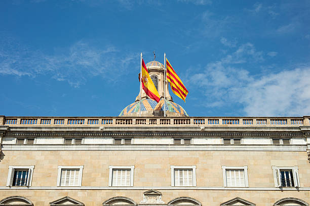 fasada autonomicznego goverment katalonii na placu san jaime - st james way zdjęcia i obrazy z banku zdjęć