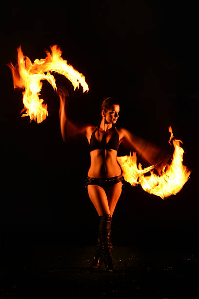 taniec ognia - juggling fire carnival women zdjęcia i obrazy z banku zdjęć