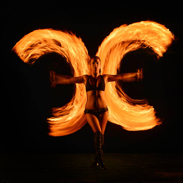 fire taniec  - juggling fire carnival women zdjęcia i obrazy z banku zdjęć