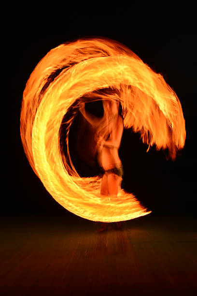 taniec ognia - juggling fire carnival women zdjęcia i obrazy z banku zdjęć