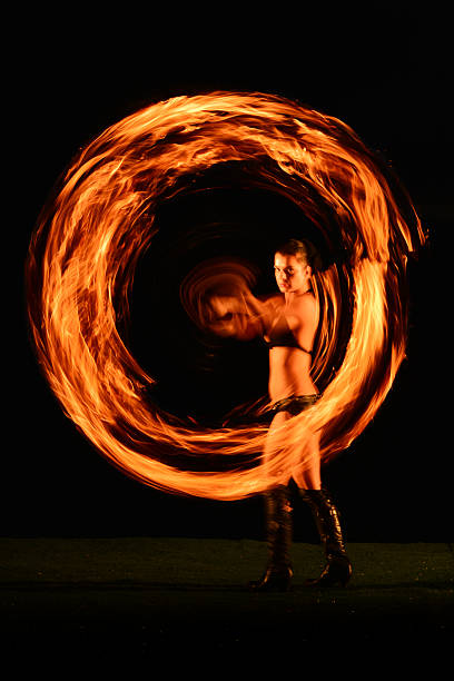 fire taniec  - juggling fire carnival women zdjęcia i obrazy z banku zdjęć