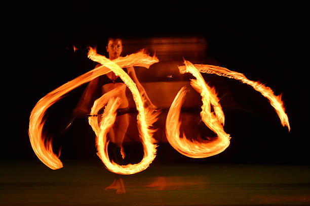 taniec ognia - juggling fire carnival women zdjęcia i obrazy z banku zdjęć