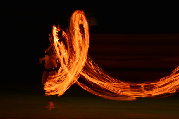 taniec ognia - juggling fire carnival women zdjęcia i obrazy z banku zdjęć