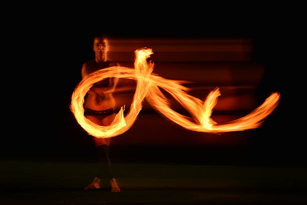 taniec ognia - juggling fire carnival women zdjęcia i obrazy z banku zdjęć