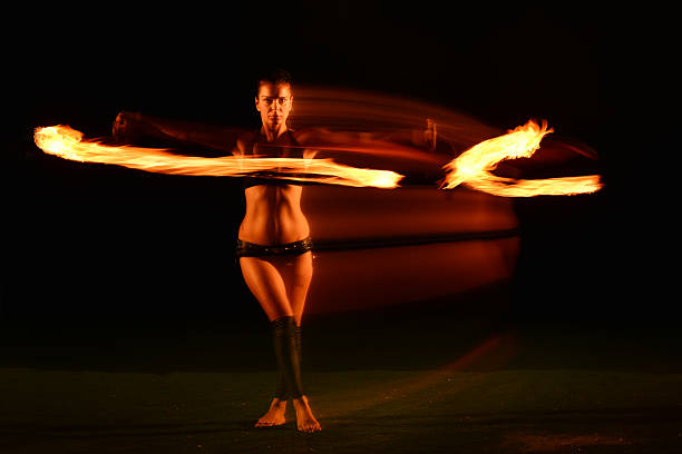 taniec ognia - juggling fire carnival women zdjęcia i obrazy z banku zdjęć