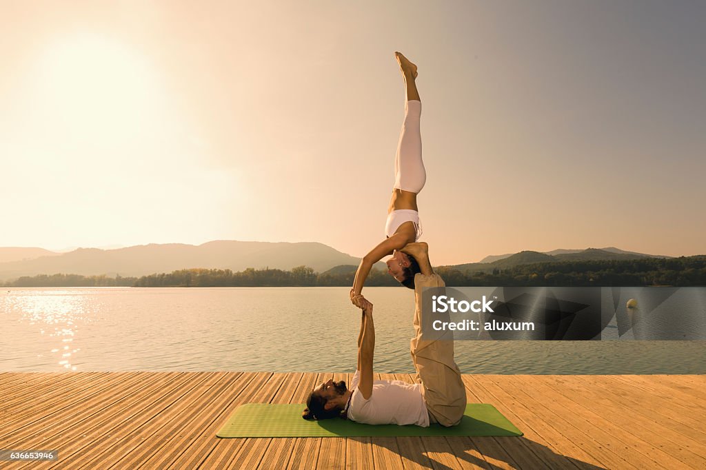 Pose d’étoile Acroyoga - Photo de Gymnastique sportive libre de droits