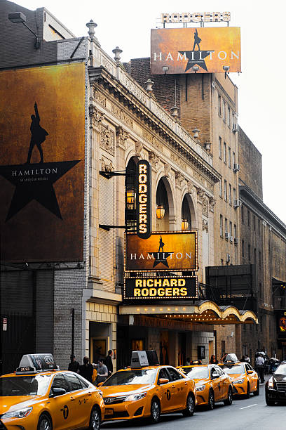 richard rodgers theatre hosting the hamilton musical - colore isolato foto e immagini stock