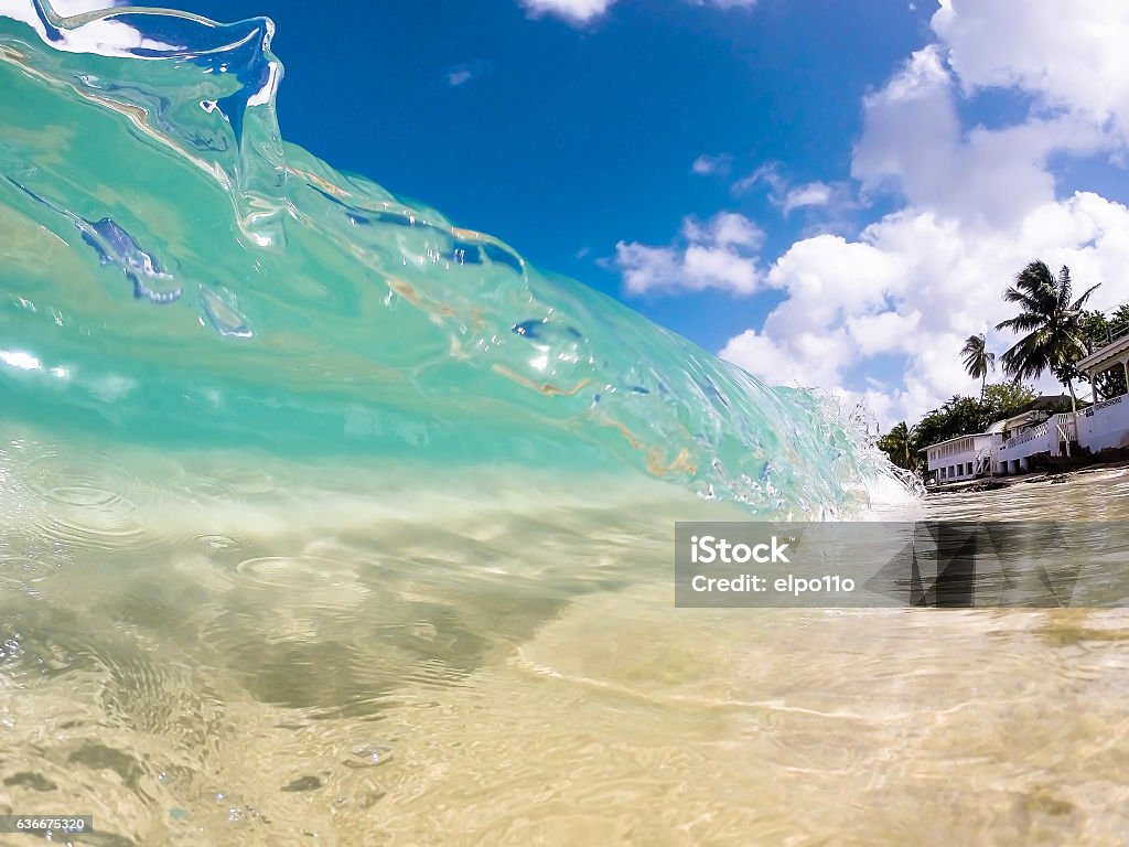 Onda clara no Caribe - Foto de stock de Barbados royalty-free