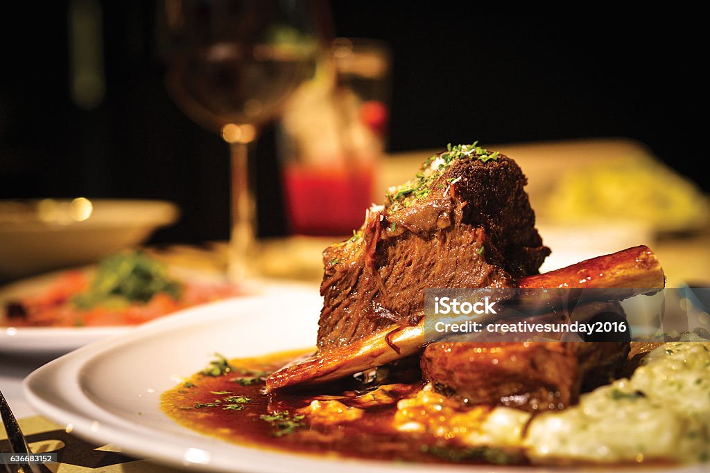 Le dîner  - Photo de Plat de côtes libre de droits