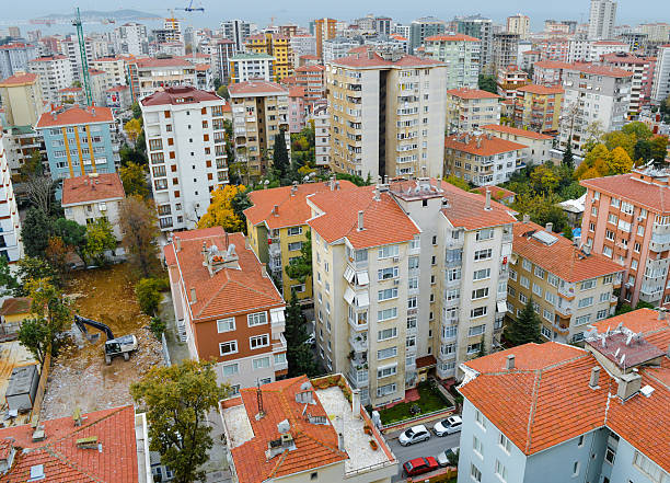 luftaufnahme des stadtteils kadikoy der stadt istanbul - bauwerk stock-fotos und bilder