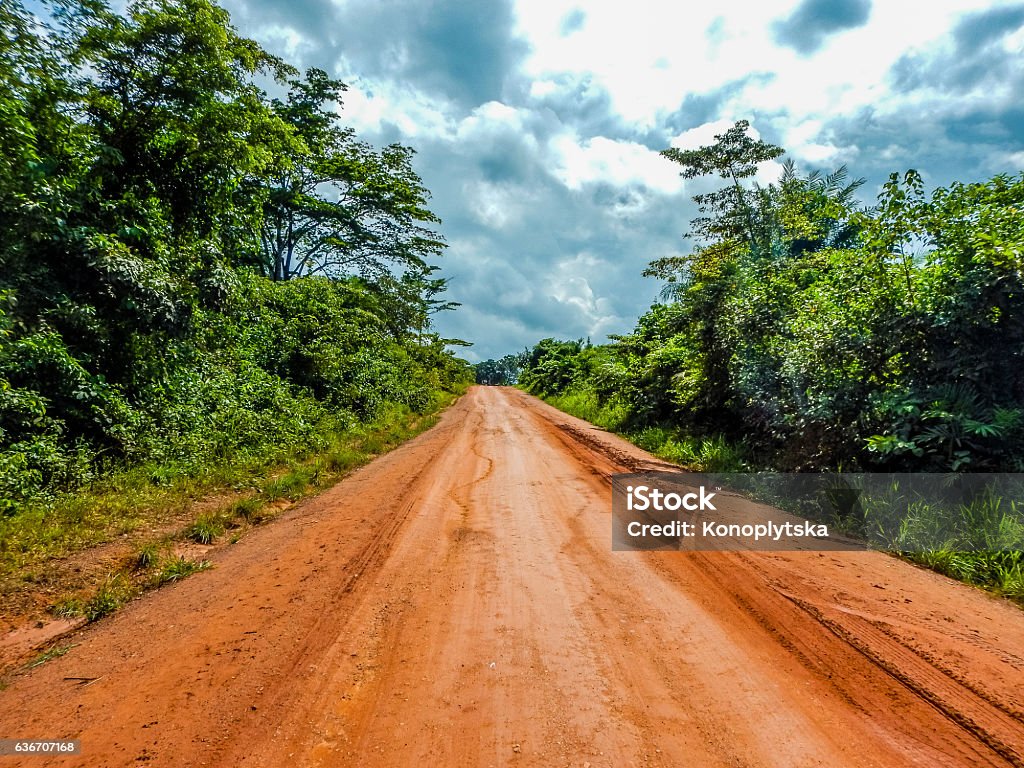 hun er Danser købmand Dirt Red Road In Liberia West Africa Stock Photo - Download Image Now -  Road, Africa, Rainforest - iStock