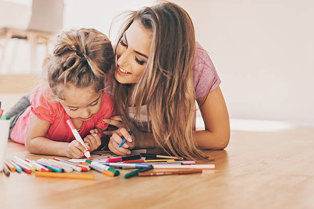 istock Mom, I'll show you how to do this! 636708512