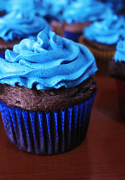 cupcake - cupcake chocolate icing candy stock-fotos und bilder