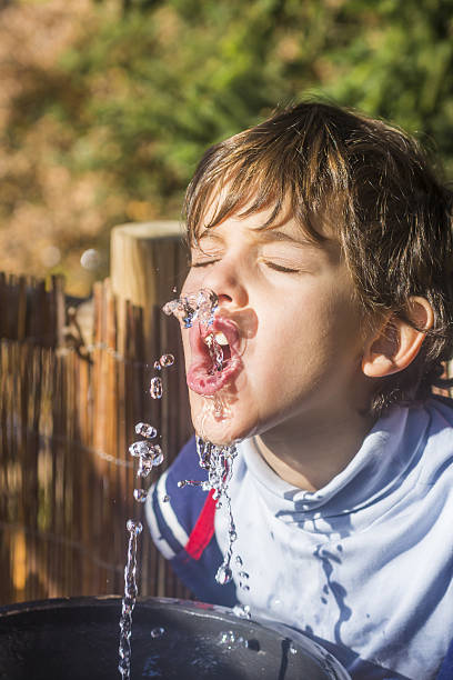 istock Little boy drinking water from a fountain 636722586