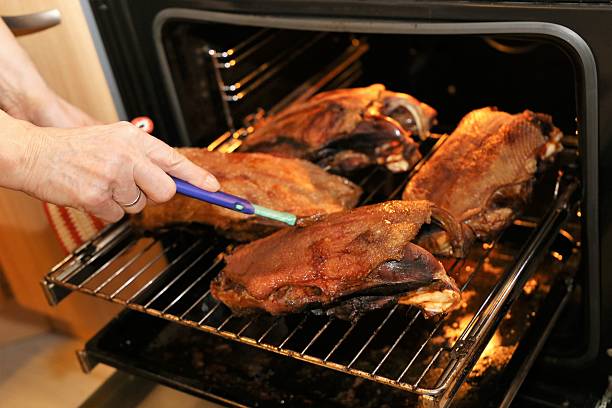 christmas pieczona goose - martinsgans zdjęcia i obrazy z banku zdjęć