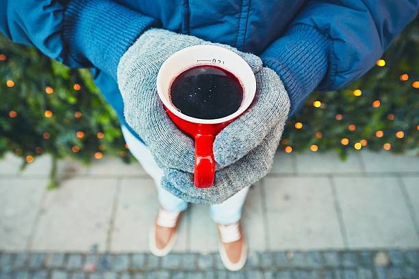 man holding cup of the hot wine - glove winter wool touching imagens e fotografias de stock