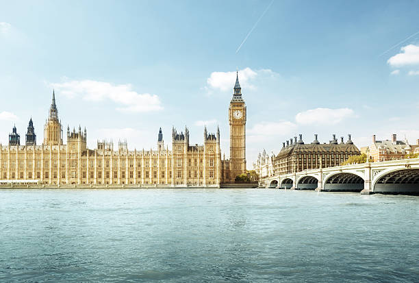 el big ben y casas del parlamento, londres, reino unido - building exterior day tower clock fotografías e imágenes de stock