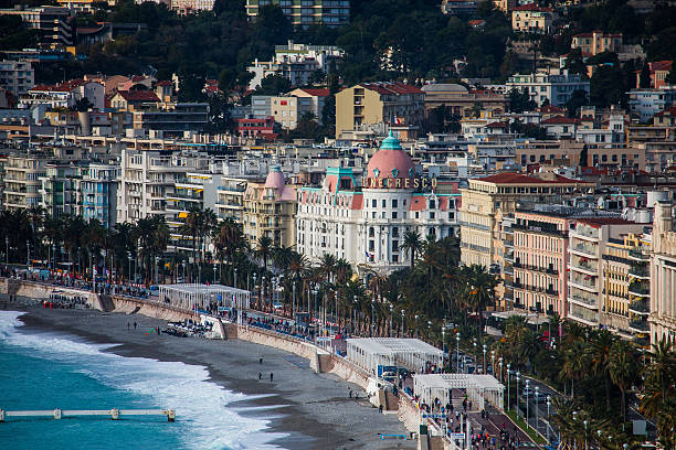 orla marítima de nice com promenade des anglais - city of nice france beach promenade des anglais - fotografias e filmes do acervo