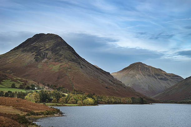 belle image de paysage de coucher de soleil de wast eau et montagnes - wastwater lake photos et images de collection