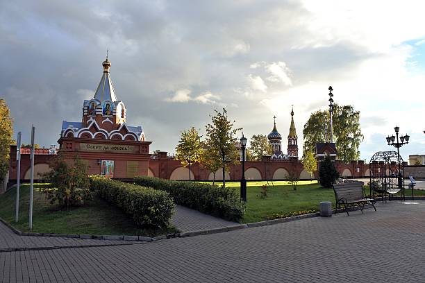 wahrzeichen von izhevsk, udmurtien, russland - izhevsk stock-fotos und bilder