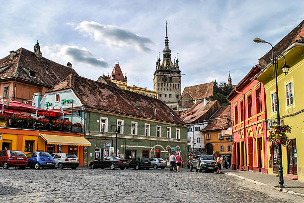 widok na wieżę zegarową w sighisoara, transylwania, rumunia. - vlad vi zdjęcia i obrazy z banku zdjęć