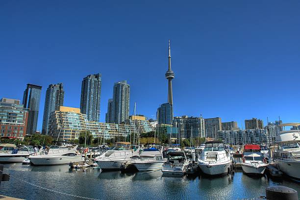 paisaje portuario de marina quay west en toronto, canadá - large wealth finance toronto fotografías e imágenes de stock