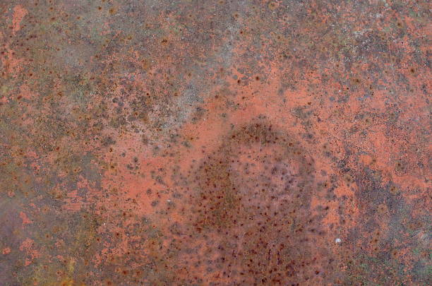 vintage rostige eisenwand mit vielen flecken farbe - metal rust fungus paint cracked stock-fotos und bilder