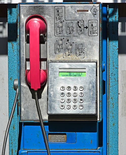istock Old street phone 636860098