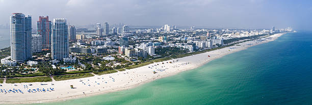 miami south beach aerial panorama słoneczny dzień - miami florida skyline panoramic florida zdjęcia i obrazy z banku zdjęć