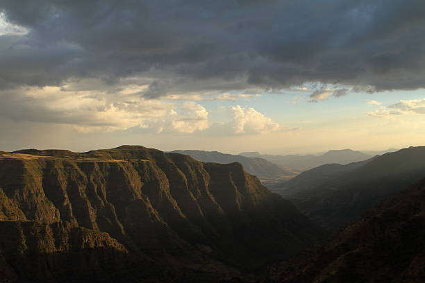 エチオピアのシミエン山脈の風景 - africa rain east africa ethiopia ストックフォトと画像