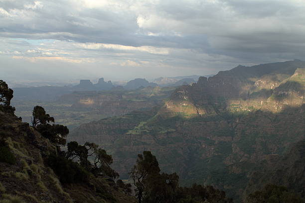 エチオピアのシミエン山脈の風景 - africa rain east africa ethiopia ストックフォトと画像