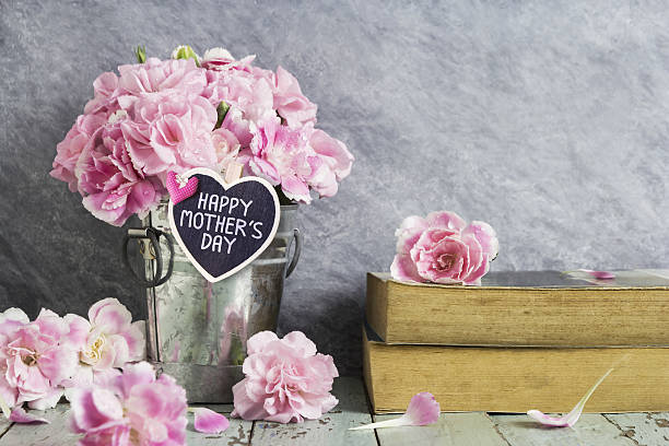 happy mothers day letter on wood heart and pink carnation - flower head bouquet built structure carnation imagens e fotografias de stock