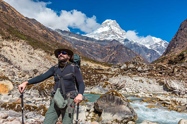istock Mature Traveler staying on Footpath and looking up 636885362