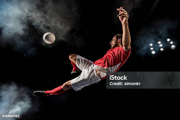 Soccer Player Kicking Stok Fotoğraflar & Futbol‘nin Daha Fazla Resimleri - Futbol, Futbolcu, Futbol Topu