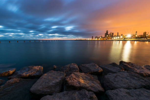 istock Dark Morning In Chicago 636895700