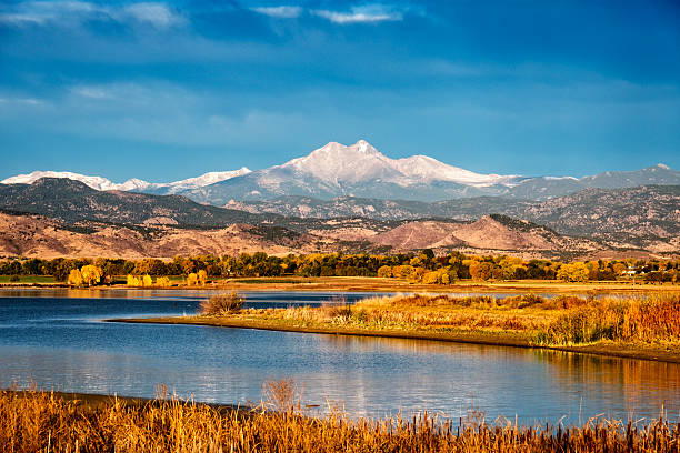 コロラド州フロントレンジで落下 - longs peak ストックフォトと画像