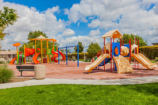 南カリフォルニアのカラーフプレイグラウンド - playground schoolyard playful playing ストックフォトと画像