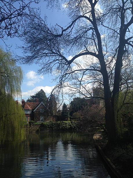 istock Countryside England with house on lake 636920274