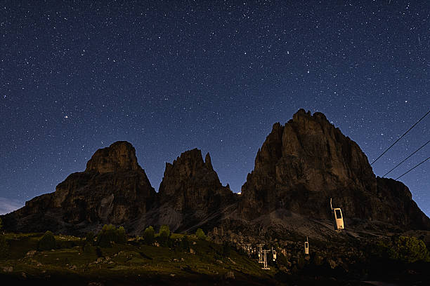 grupo del langkofel - sella pass fotografías e imágenes de stock